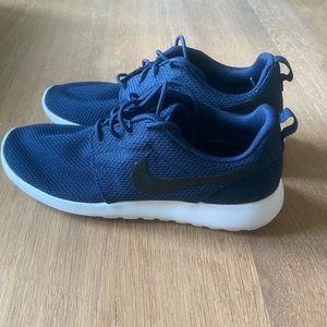 NWOT Men’s Nike Roshe Running Shoes Navy